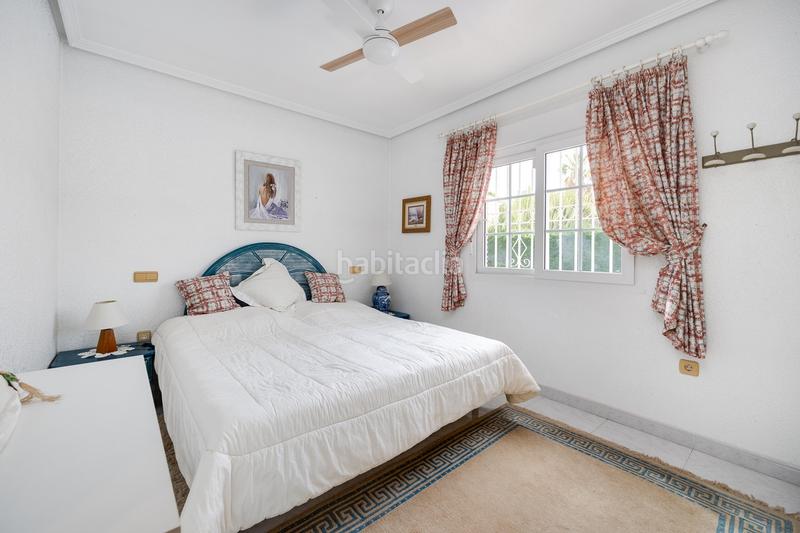 Foto d36e4a8d-95c7-465b-a6d5-8ea82a48b669. Casa chalet de estilo mediterráneo en Cabo Roig a 300 m de la caleta en Orihuela