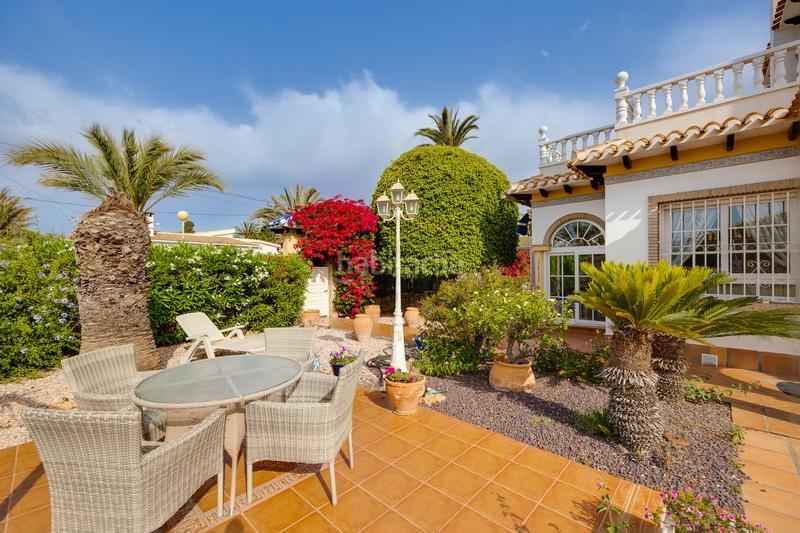 Foto d375aad5-772f-495a-b657-d2879e1313ac. Casa chalet de estilo mediterráneo en Cabo Roig a 300 m de la caleta en Orihuela