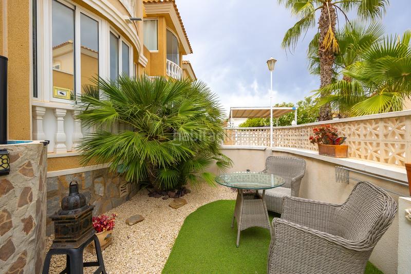 Foto 76d0bac3-f2db-4c16-9ad4-7b522c5e431d. Apartamento planta baja con jardín privado y piscina comunitaria en la fiesta quesada en Rojales