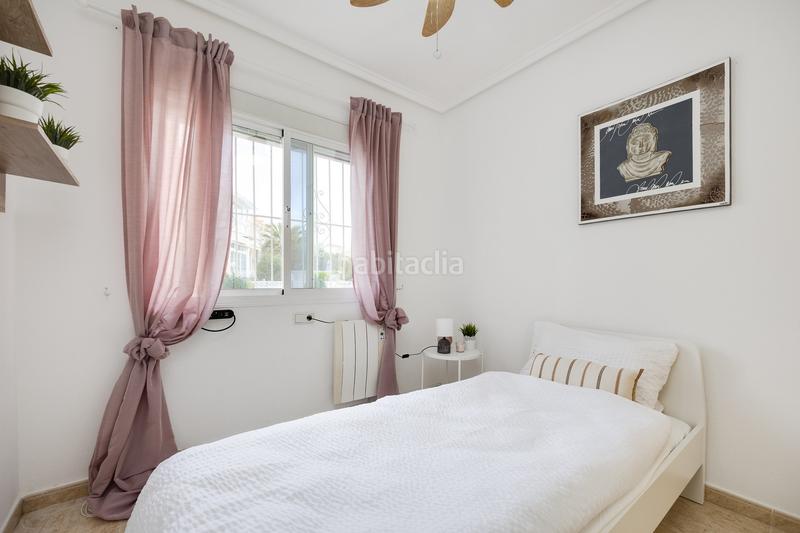 Foto c43e05d9-d7db-47dc-85a1-ceaf7c137966. Apartamento planta baja con jardín privado y piscina comunitaria en la fiesta quesada en Rojales