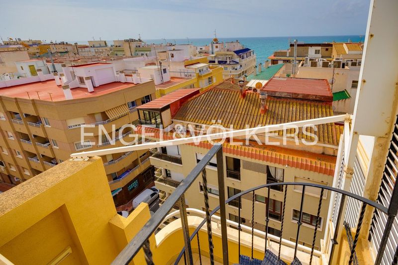 Foto 50c15609-695e-4c45-a45e-b934185d803c. Àtic amb calefacció aparcament a Las Piscinas Naturales Torrevieja