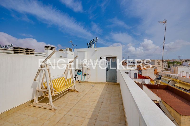 Foto 510ac473-c227-43e5-abca-b81db18a714a. Àtic amb calefacció aparcament a Las Piscinas Naturales Torrevieja