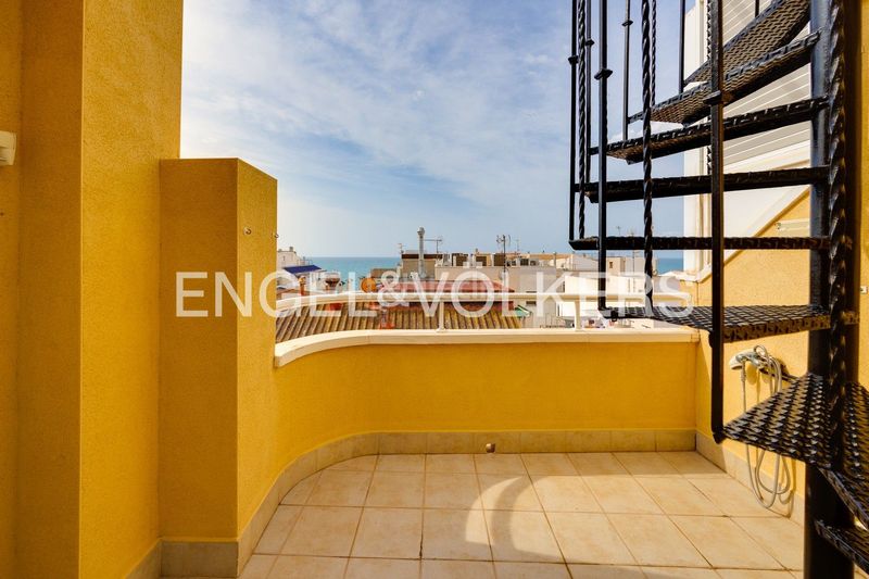 Foto 5f0b44a4-b6ee-4f4d-bfe4-9c1c8e398575. Àtic amb calefacció aparcament a Las Piscinas Naturales Torrevieja