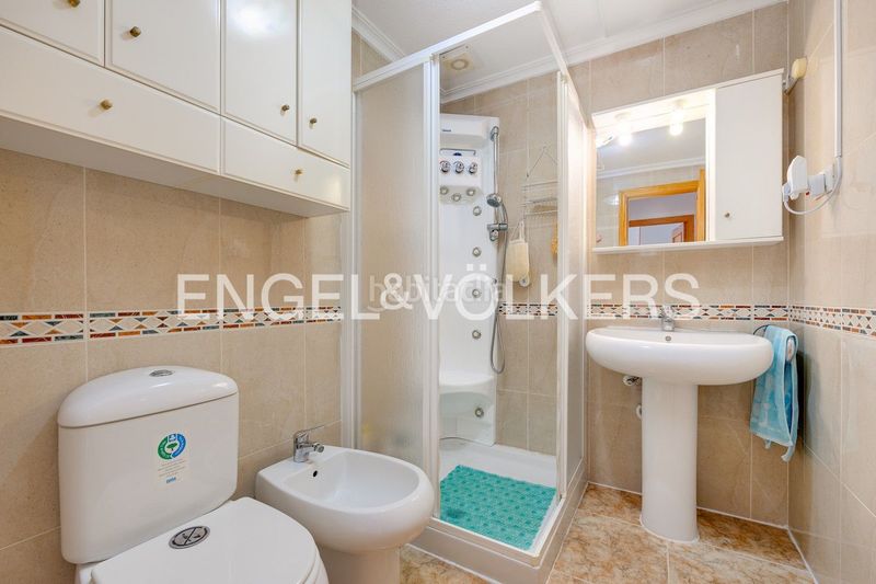 Foto aab8a50f-010c-4b66-b38d-b74703507b12. Àtic amb calefacció aparcament a Las Piscinas Naturales Torrevieja
