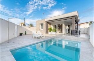 Location Maison à Nueva Torrevieja. Independiente, luminosa casa  en torrevieja