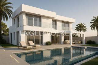 Bauernhof in Punta Prima. Villa en primera línea con vistas al mar