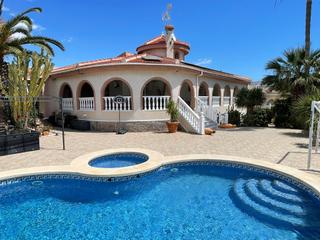 Casa en Rojales. Villa independiente con piscina en ciuadad quesada