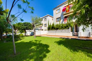 Appartement à Torreblanca. Apartamento en torrevieja con piscina comunitaria  y terraza