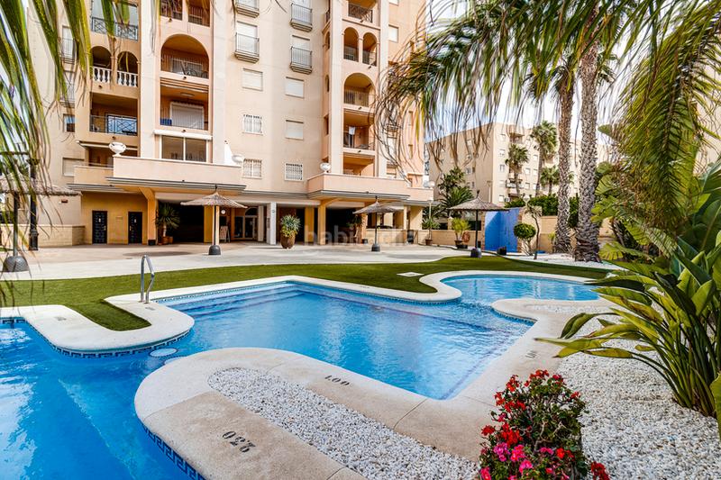 Foto 11e004b0-2c34-49a9-8317-78fb03533fac. Apartamento exclusivo apartamento con vistas al mar y piscina comunitaria en la prestigiosa avenida roentgen en Torrevieja
