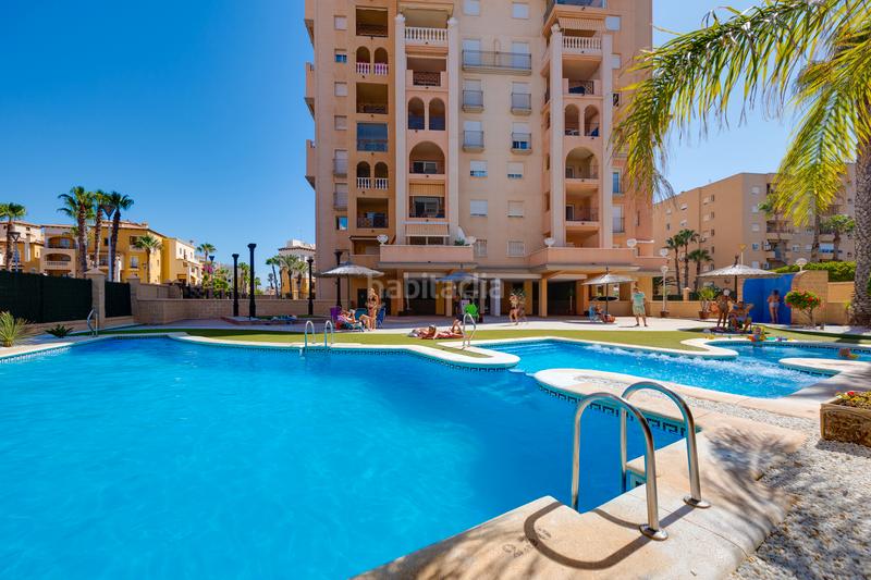 Foto 4272cc73-3e9b-4b6e-9b3f-1178d7c9bfc9. Apartamento exclusivo apartamento con vistas al mar y piscina comunitaria en la prestigiosa avenida roentgen en Torrevieja