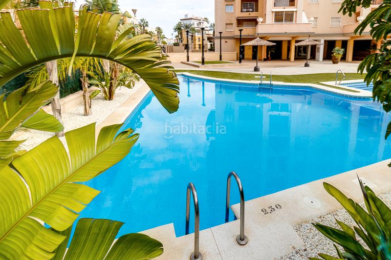 Foto 69e298ea-9351-4d45-a12d-63b66af6cf6f. Apartamento exclusivo apartamento con vistas al mar y piscina comunitaria en la prestigiosa avenida roentgen en Torrevieja