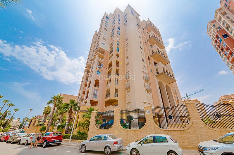 Foto c0d1547f-2b80-485f-9b8d-c551dff79e41. Apartamento exclusivo apartamento con vistas al mar y piscina comunitaria en la prestigiosa avenida roentgen en Torrevieja