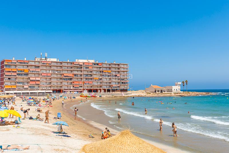 Foto e51a3a05-c000-4087-bf48-06c51a8fc850. Apartamento exclusivo apartamento con vistas al mar y piscina comunitaria en la prestigiosa avenida roentgen en Torrevieja
