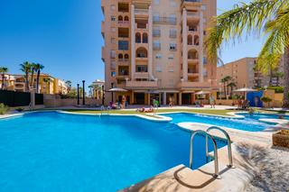 Apartament a Zona los Frutales. Exclusivo apartamento en torrevieja con vistas al mar y piscina