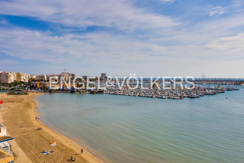 Foto a13f39c6-8bab-4383-ace2-9d91c8b2cae4. Apartament amb calefacció aparcament piscina a El Acequión Torrevieja