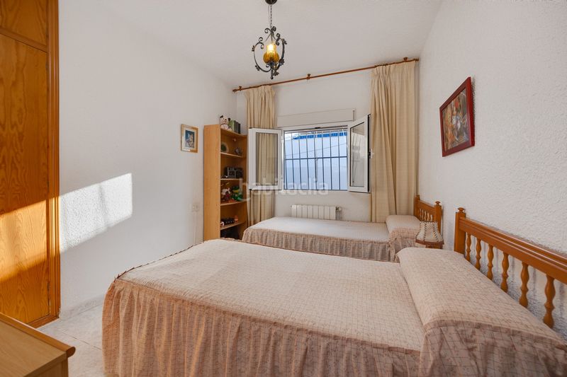 Foto 0994f1ec-0325-4255-84b3-15cb1ecc7429. Casa adossada amb calefacció aparcament piscina a Torrevieja