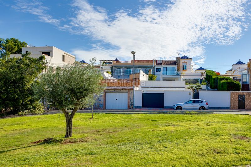 Foto 09af1817-8e59-4d1d-92db-c2773442ed2a. Casa adossada amb calefacció aparcament piscina a Torrevieja