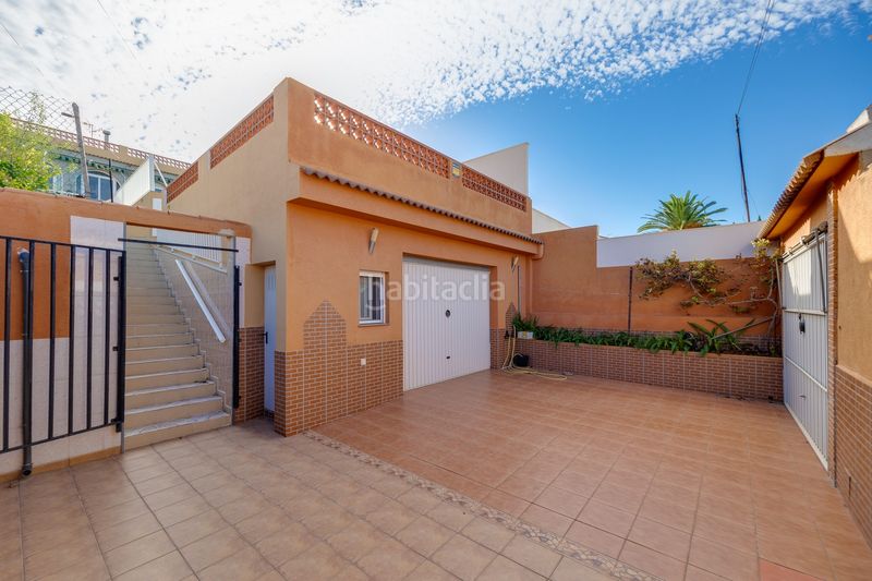 Foto 330fb40e-3b72-4a31-a7dc-76a6eb34eee1. Casa adossada amb calefacció aparcament piscina a Torrevieja