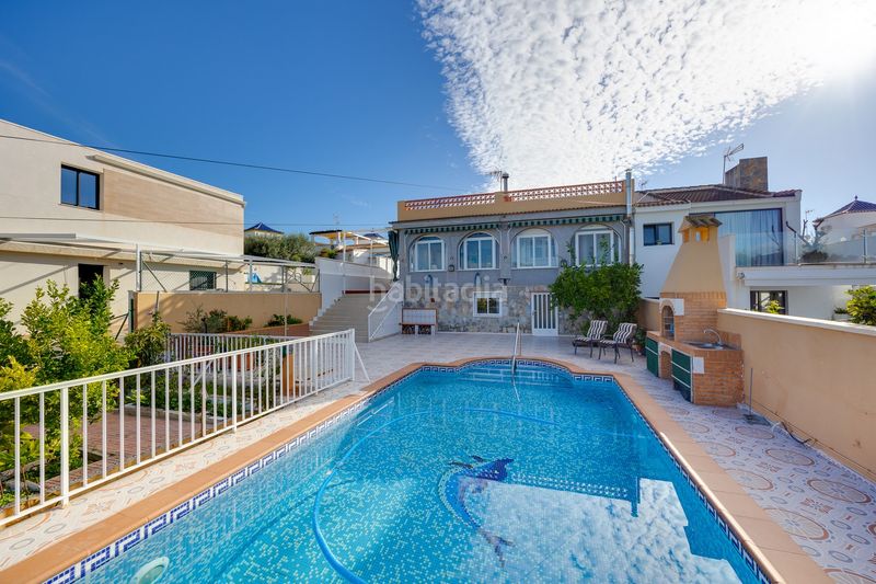 Foto 37166b83-c7a4-4c8d-b15b-f8f009e9f0e6. Casa adossada amb calefacció aparcament piscina a Torrevieja