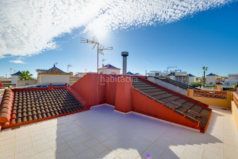 Foto 4eadaa8b-beb0-4276-af39-e1a4be62c0a9. Casa adossada amb calefacció aparcament piscina a Torrevieja