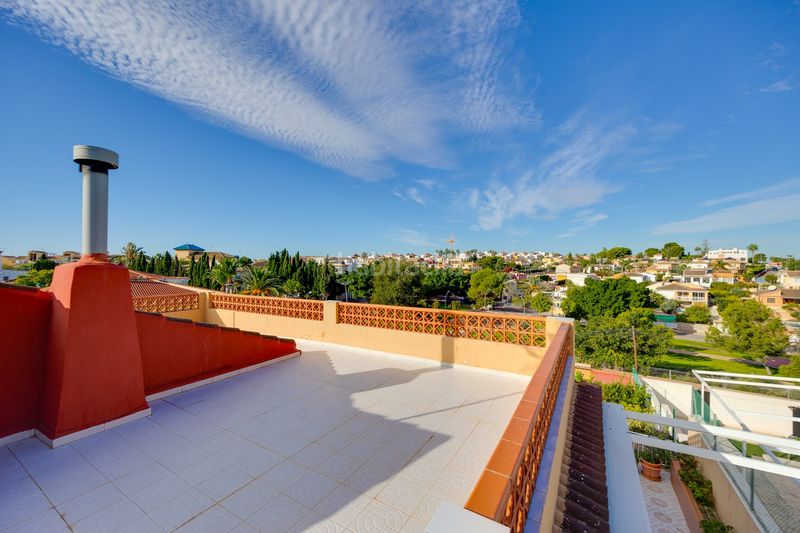 Foto 77f80a2d-52e0-4822-b6f3-98ed989ae025. Casa adossada amb calefacció aparcament piscina a Torrevieja