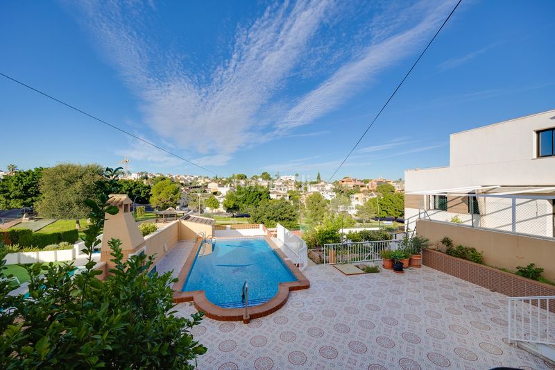 Foto b1b31836-993b-4171-908c-99590e53a920. Casa adossada amb calefacció aparcament piscina a Torrevieja