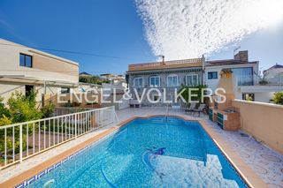 Casa a schiera in Los Balcones-Los Altos. Chalet con piscina y garaje en los balcones