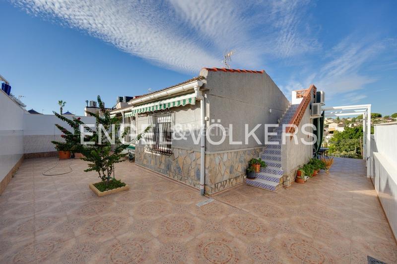 Foto da333cd0-5ad7-49ab-b54b-6f6bcfb4e34f. Maison jumelée avec chauffage parking piscine dans Los Balcones-Los Altos Torrevieja
