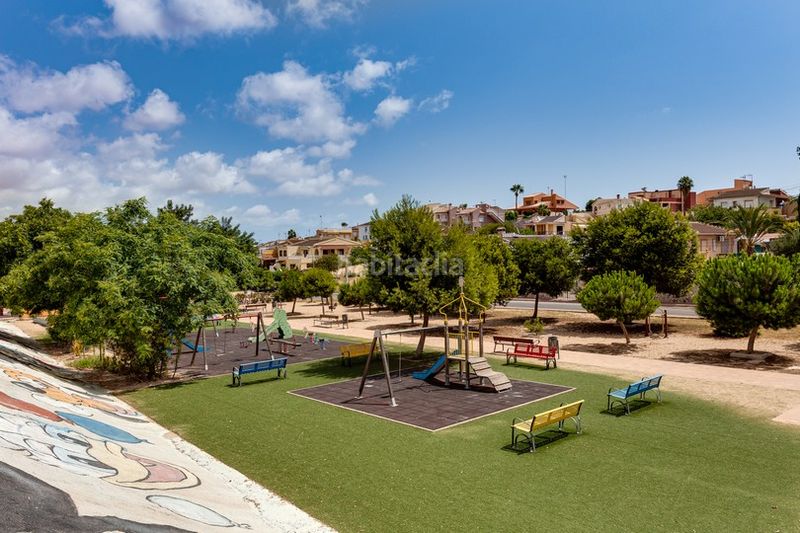 Foto f6748018-bda7-40bc-a276-82f38079cf66. Casa adossada amb calefacció aparcament piscina a Torrevieja