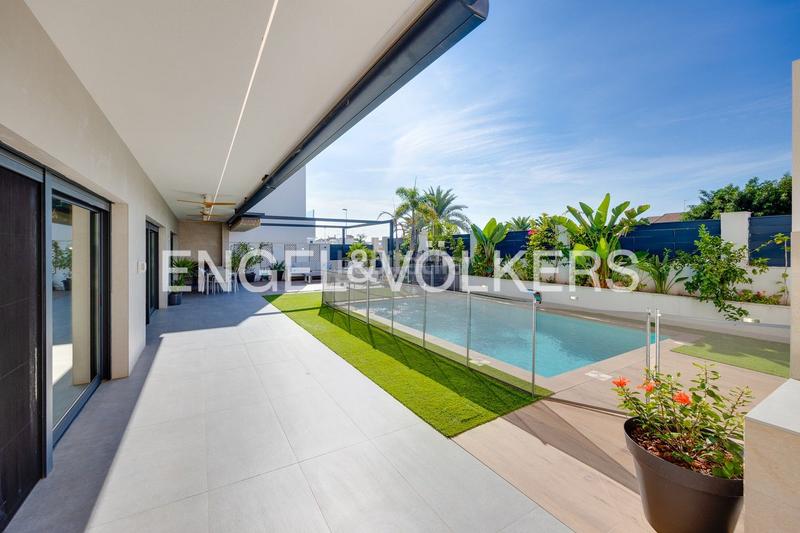 Foto 0fcc2eec-5be3-45dc-b5c6-67ca595b12d9. Casa con riscaldamento parcheggio piscina in San Pedro del Pinatar San Pedro del Pinatar