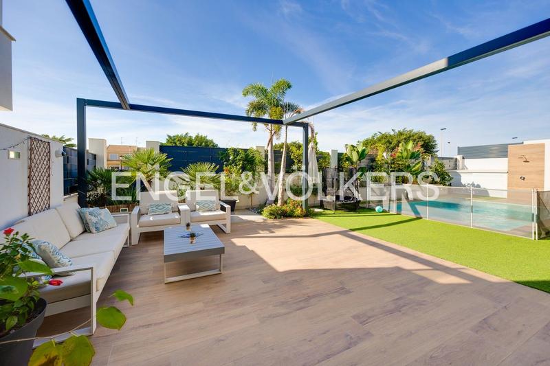 Foto 3dccfbda-20c3-4eb5-91e2-d2aef1a88e22. Casa con riscaldamento parcheggio piscina in San Pedro del Pinatar San Pedro del Pinatar