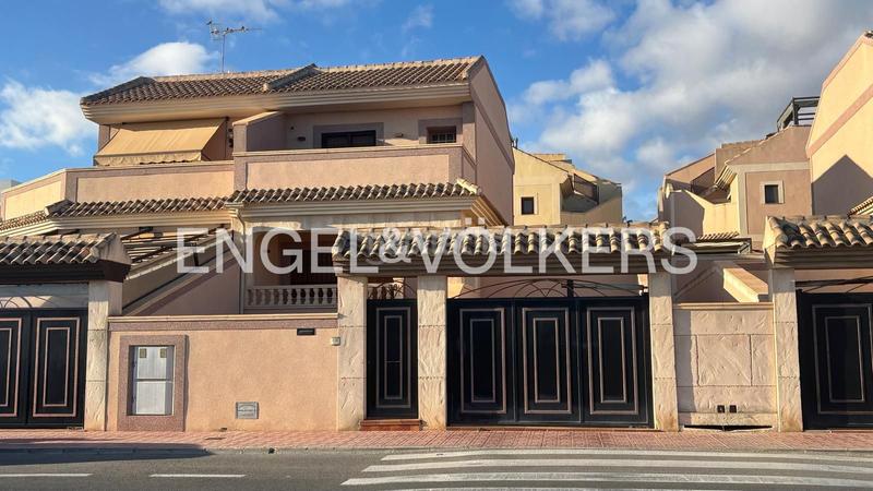 Foto 1e3aa4f9-c537-48ee-bd33-3852a4120fc8. Casa adosada exclusivo dúplex pareado con piscina comunitaria en los balcones, en Torrevieja
