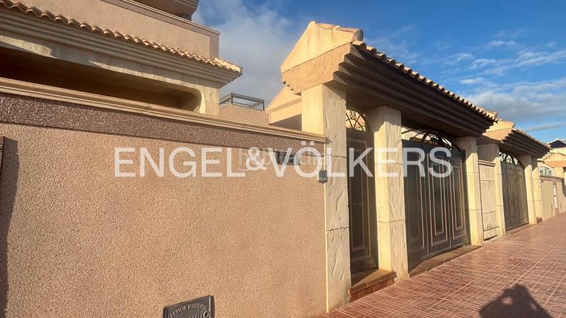 Foto 2693b91d-33ac-408f-8960-ae2a8732680b. Casa adosada exclusivo dúplex pareado con piscina comunitaria en los balcones, en Torrevieja