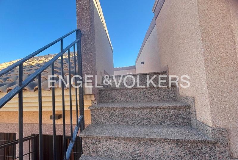 Foto 69523d1a-94dc-4554-aef7-094ad85bc0e8. Casa adosada exclusivo dúplex pareado con piscina comunitaria en los balcones, en Torrevieja