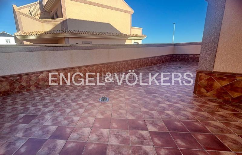 Foto 6a5dc734-5c60-4fe6-90c1-468bf3b7c72f. Casa adosada exclusivo dúplex pareado con piscina comunitaria en los balcones, en Torrevieja