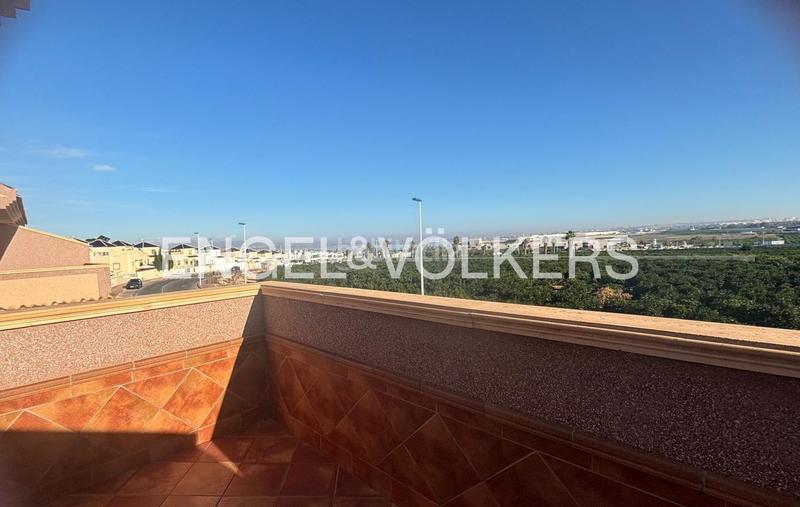 Foto 7d8473be-5b65-40b8-9655-c10b348512ed. Casa adosada exclusivo dúplex pareado con piscina comunitaria en los balcones, en Torrevieja