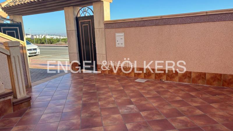 Foto 8ddf771a-5575-405b-a0df-a30aff706762. Casa adosada exclusivo dúplex pareado con piscina comunitaria en los balcones, en Torrevieja
