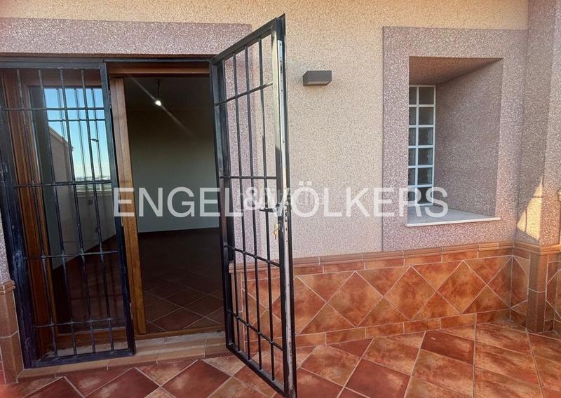 Foto 99a626ae-2ef6-43e5-bcef-1ea4238145bd. Casa adosada exclusivo dúplex pareado con piscina comunitaria en los balcones, en Torrevieja