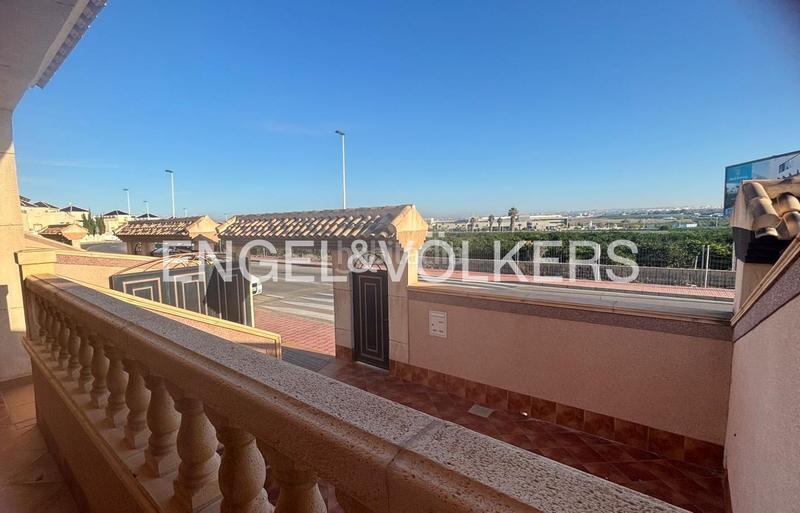Foto d9ca7271-898f-46e4-a11b-a56ce630e4ba. Casa adosada exclusivo dúplex pareado con piscina comunitaria en los balcones, en Torrevieja