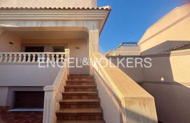 Foto e1381ebc-b8b1-443e-bdf0-aec1a14cfb0c. Casa adosada exclusivo dúplex pareado con piscina comunitaria en los balcones, en Torrevieja