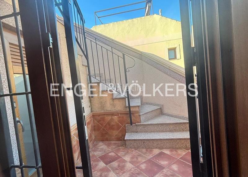 Foto f5f95a4e-c8f7-4078-8410-b67d7ed68b36. Casa adosada exclusivo dúplex pareado con piscina comunitaria en los balcones, en Torrevieja