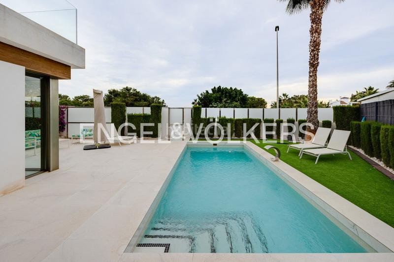 Foto 34099ae0-db94-4338-b7fa-678153fc653b. Casa con riscaldamento parcheggio piscina in Los Almendros Orihuela