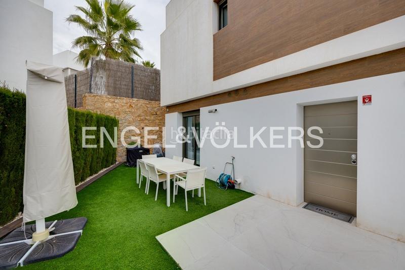 Foto 5a27b1d7-81a7-480f-8e74-867b22dc7bb0. Casa con riscaldamento parcheggio piscina in Los Almendros Orihuela