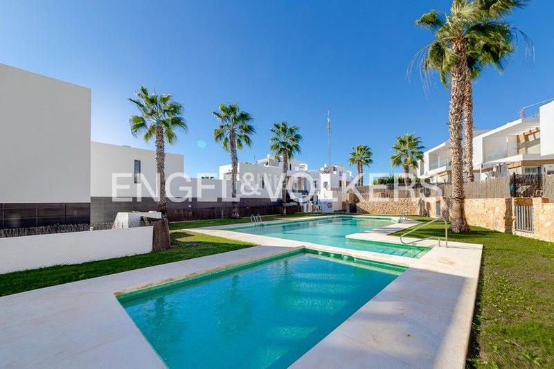 Foto 5b212db6-bc2f-415b-b903-c1742155bc51. Casa con riscaldamento parcheggio piscina in Los Almendros Orihuela