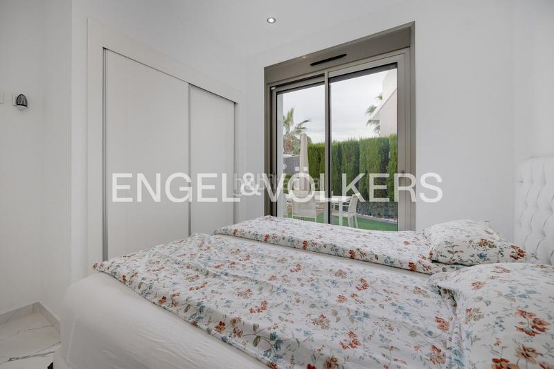 Foto 70b33fd4-e878-4e4d-bdc9-6abc68e35ddb. Casa con riscaldamento parcheggio piscina in Los Almendros Orihuela