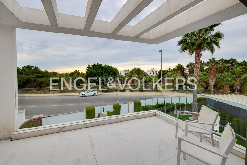 Foto 945272c2-78c3-4fe1-80f5-df330eec2042. Casa con riscaldamento parcheggio piscina in Los Almendros Orihuela