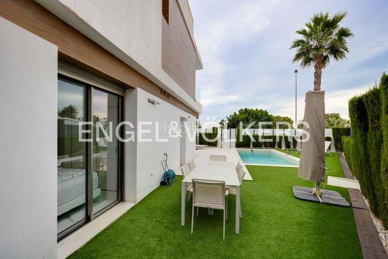 Foto 9531c060-58cc-4855-9408-694ec31af082. Casa con riscaldamento parcheggio piscina in Los Almendros Orihuela