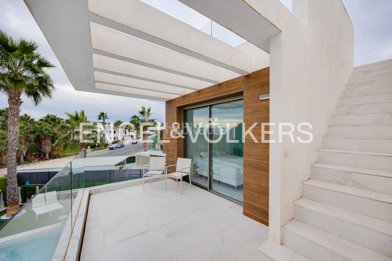 Foto 982b7a85-37b4-4635-9b91-7e7d8c0c2dd4. Casa con riscaldamento parcheggio piscina in Los Almendros Orihuela