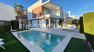 Haus in Los Almendros. Chalet moderno con piscina privada en villamartín