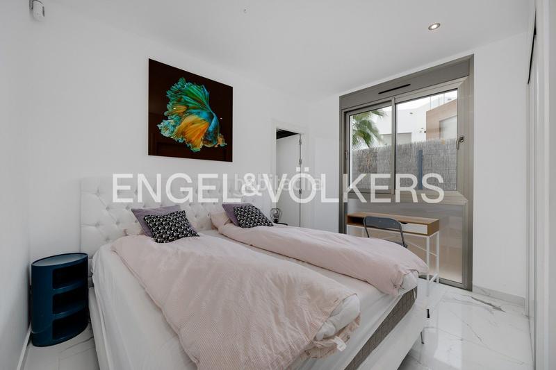 Foto c90e6542-bc1b-49f9-bb03-a075bcf45b70. Casa con riscaldamento parcheggio piscina in Los Almendros Orihuela